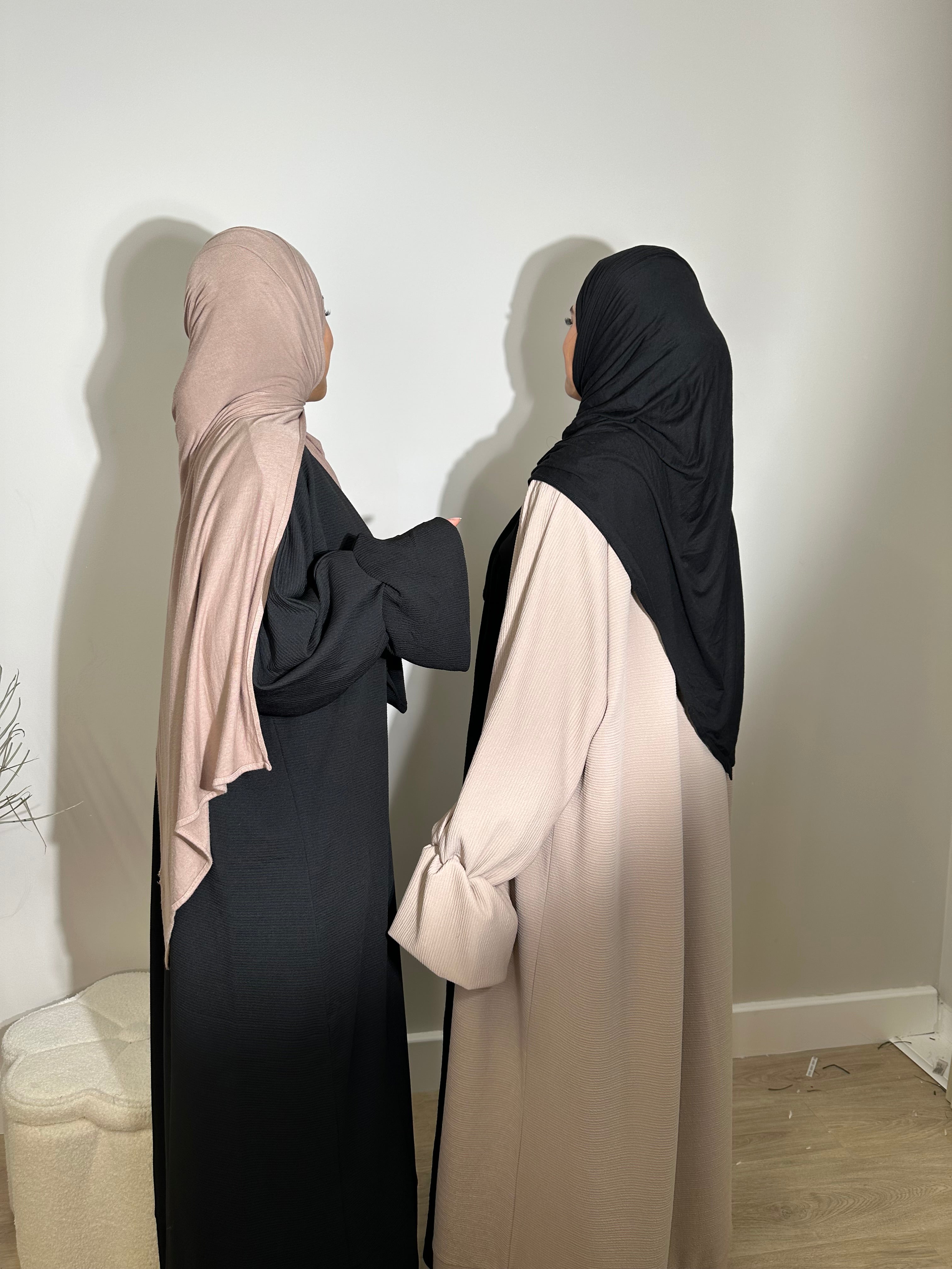 Sumayyah open Abaya (ribbed ,poet sleeves)