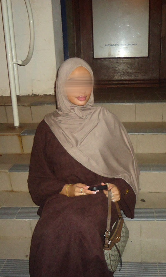 Zaytoon Corduroy Abaya with Gold Logo pin