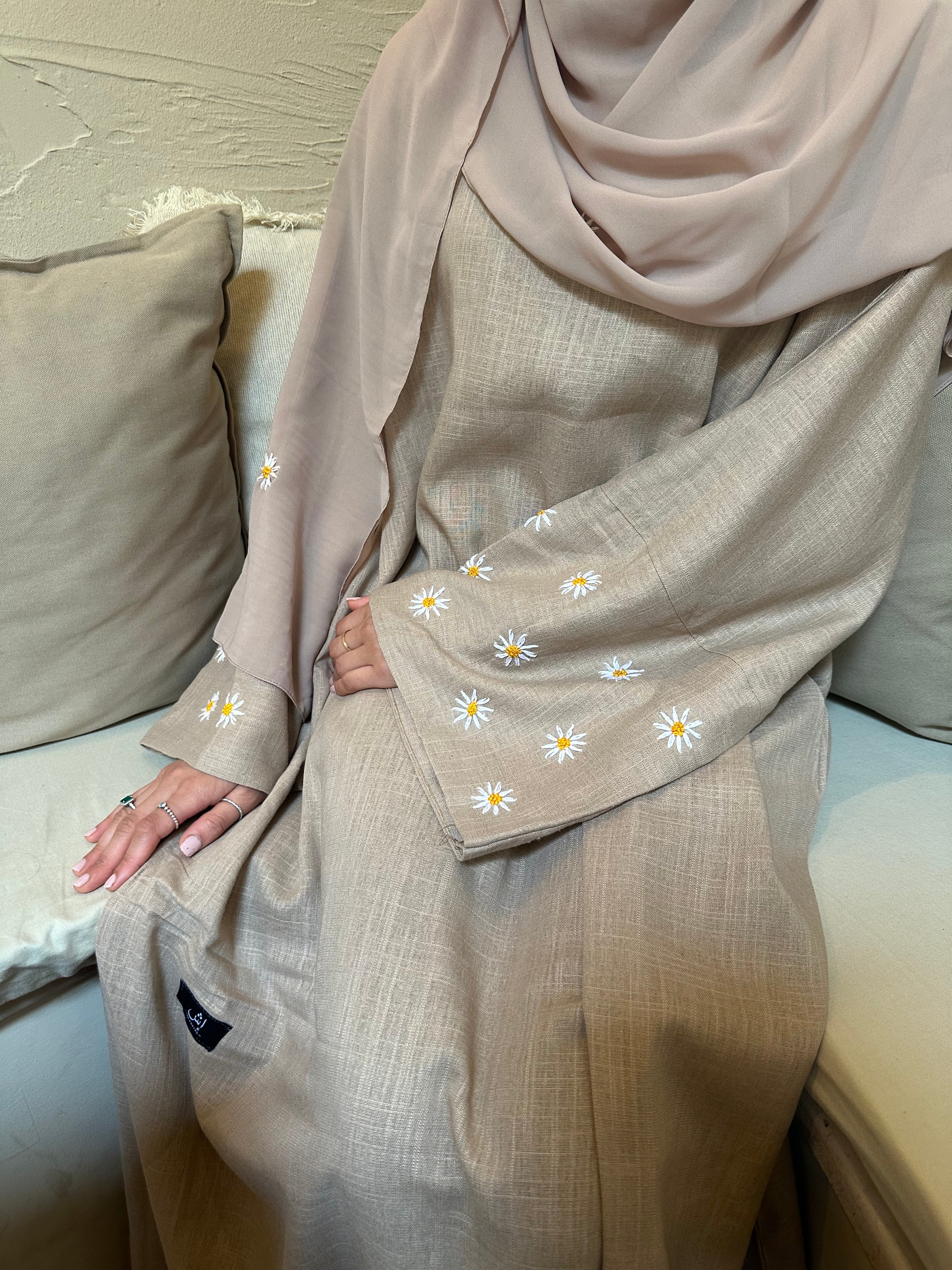 Oat Daisy Linen Abaya