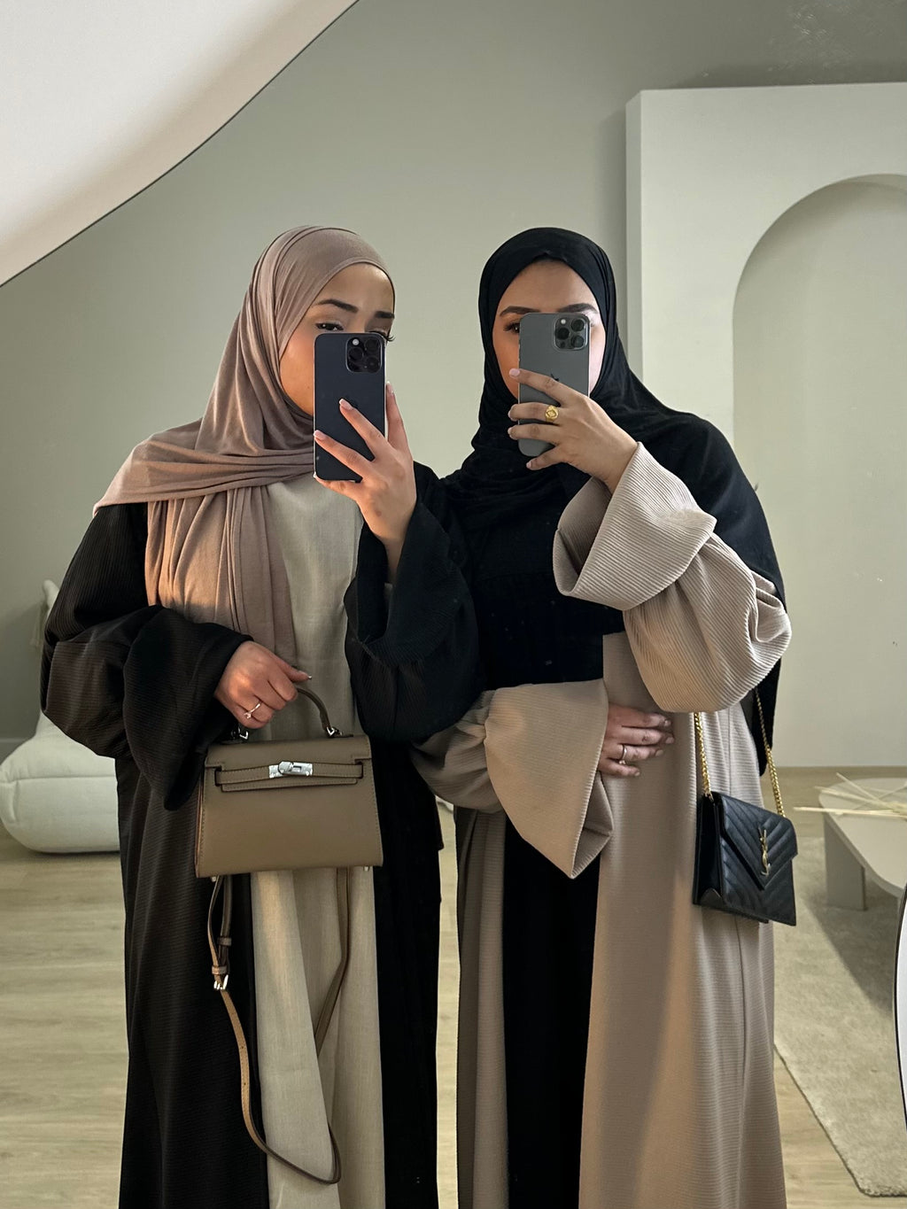 Sumayyah BLACK Abaya (ribbed ,poet sleeves)