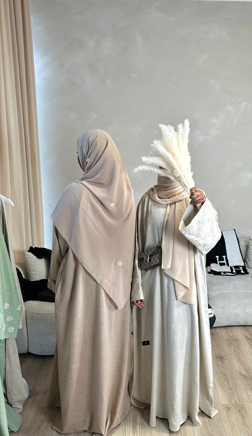 Oat Daisy Linen Abaya