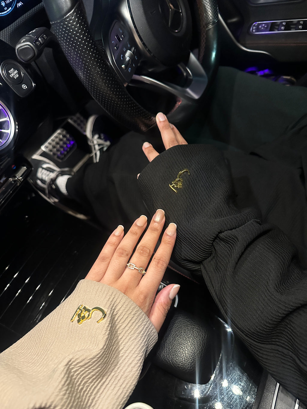 Sumayyah open Abaya (ribbed ,poet sleeves) Gold pin included