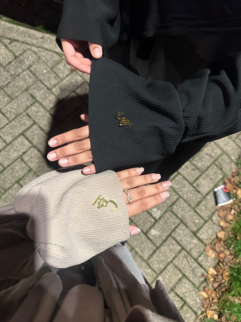 Sumayyah open Abaya (ribbed ,poet sleeves) Gold pin included