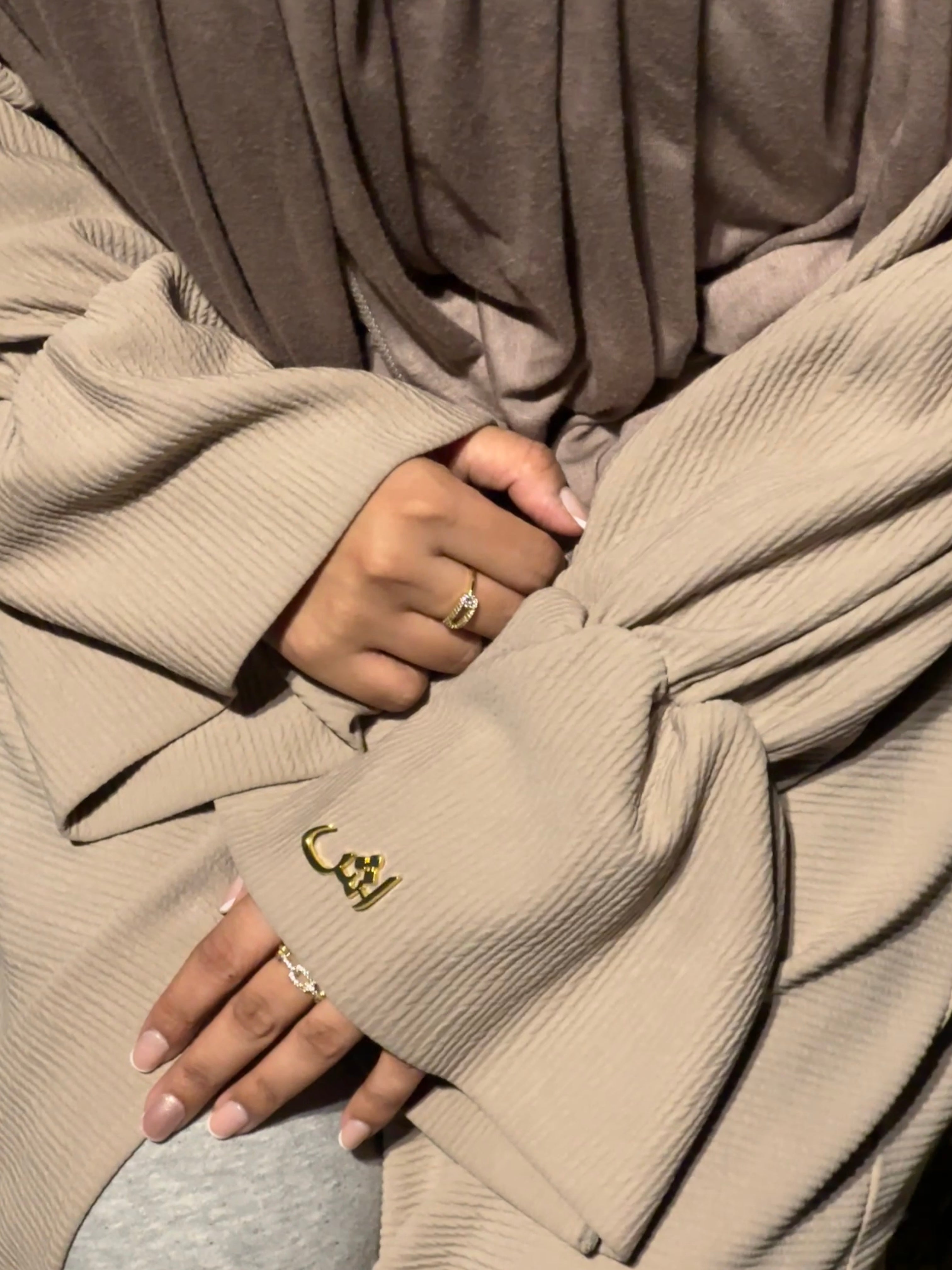 Sumayyah open Abaya (ribbed ,poet sleeves) Gold pin included