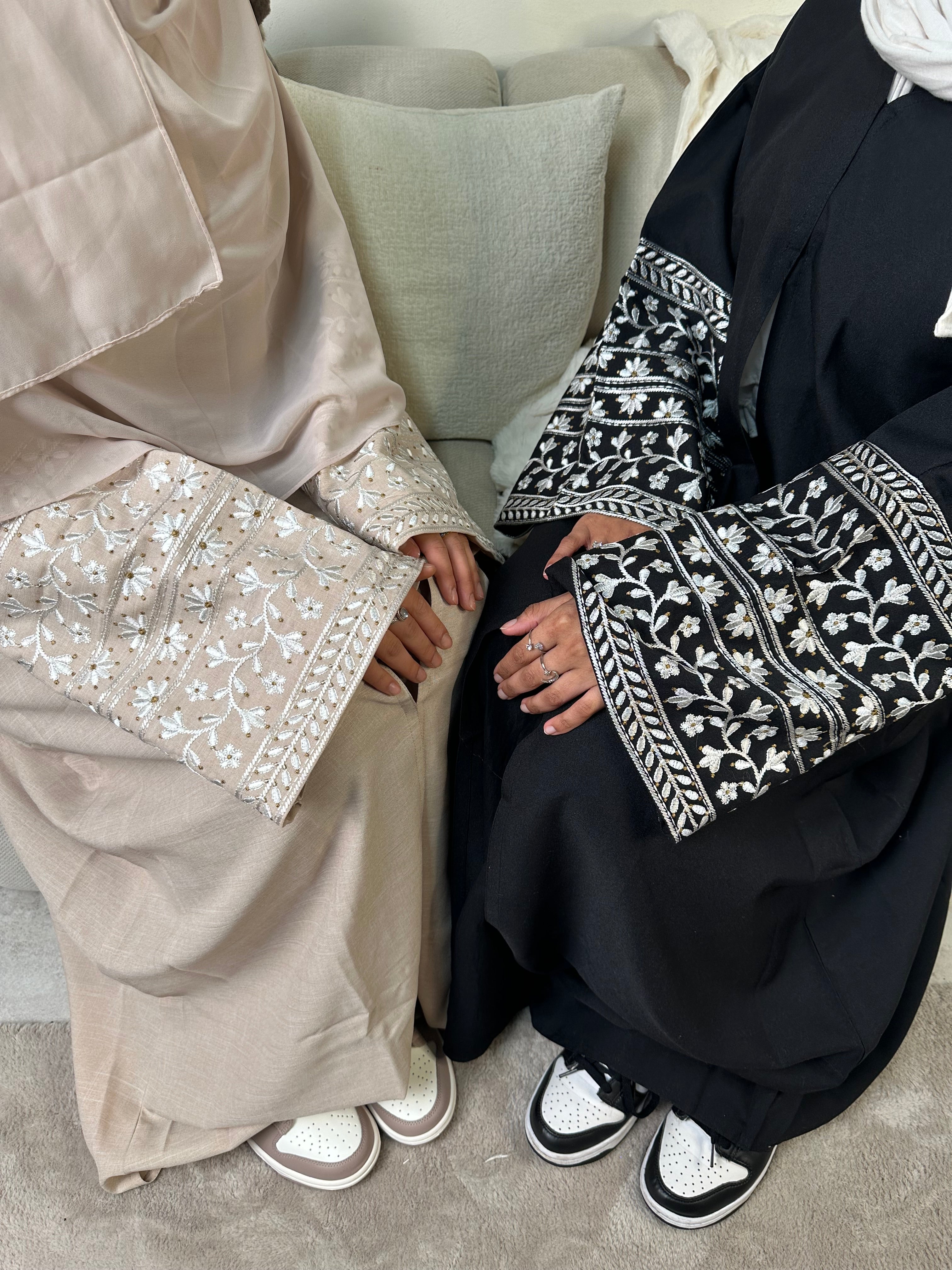 Aisha Abaya Black
