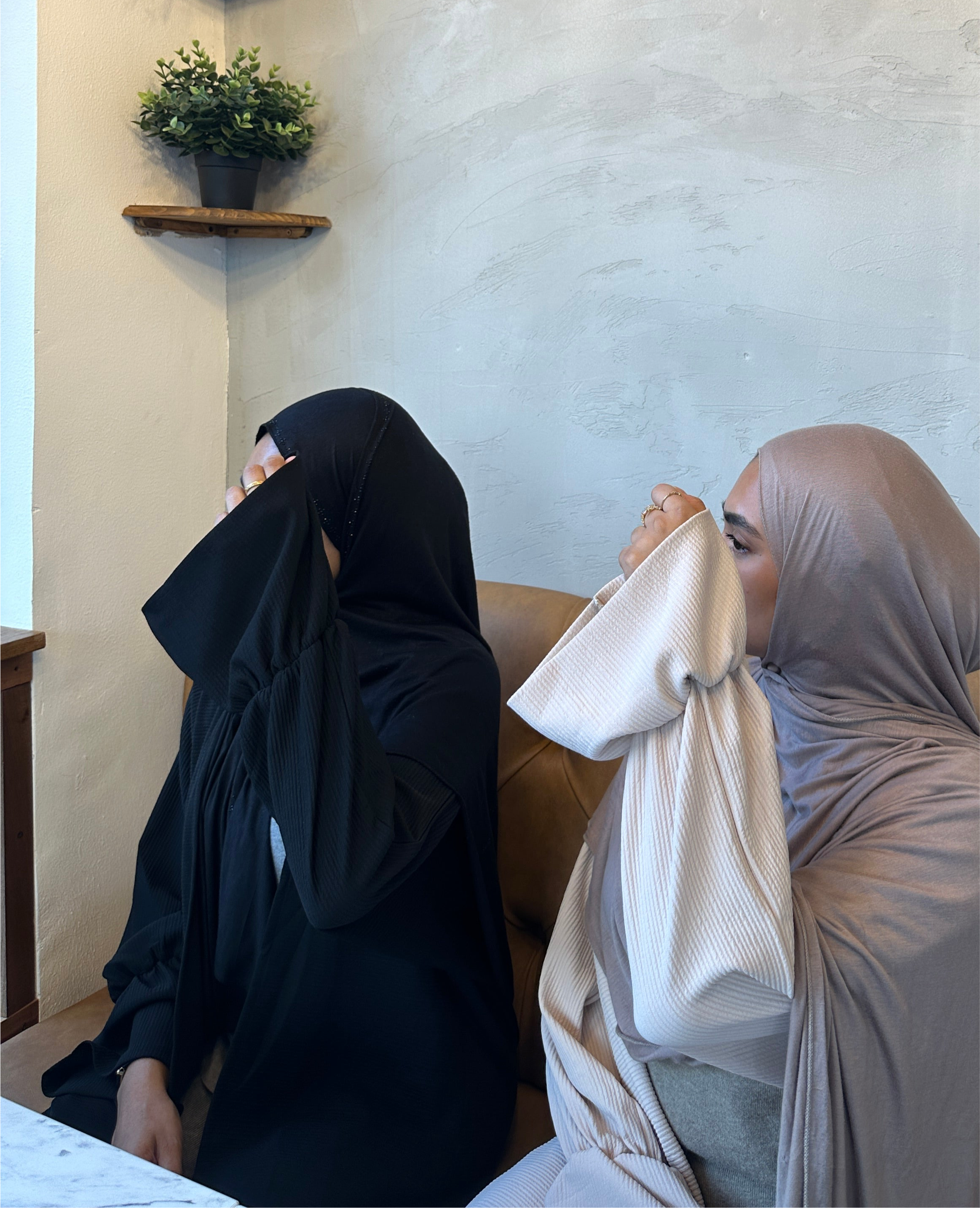 Sumayyah open Abaya (ribbed ,poet sleeves)