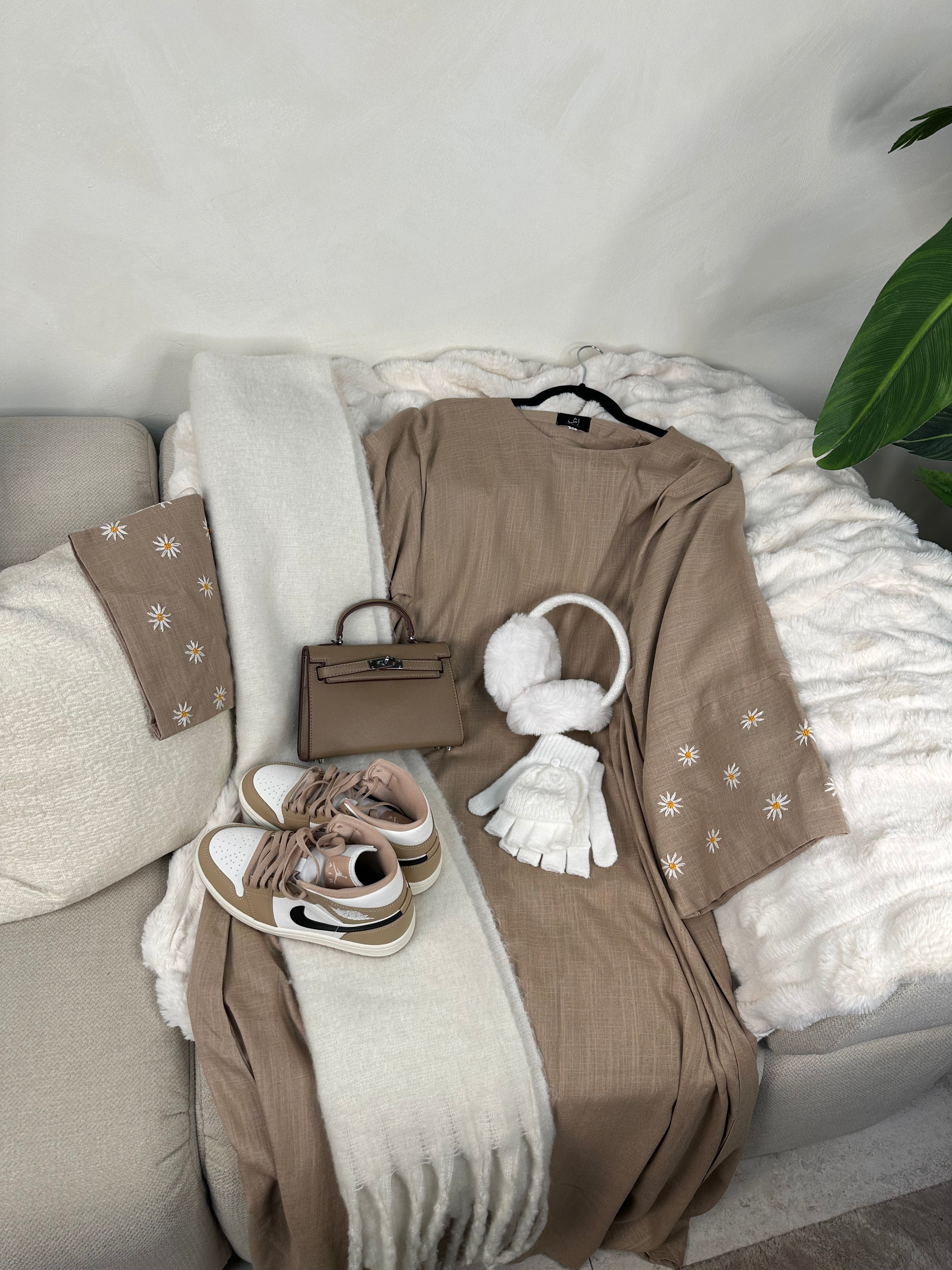 Oat Daisy Linen Abaya