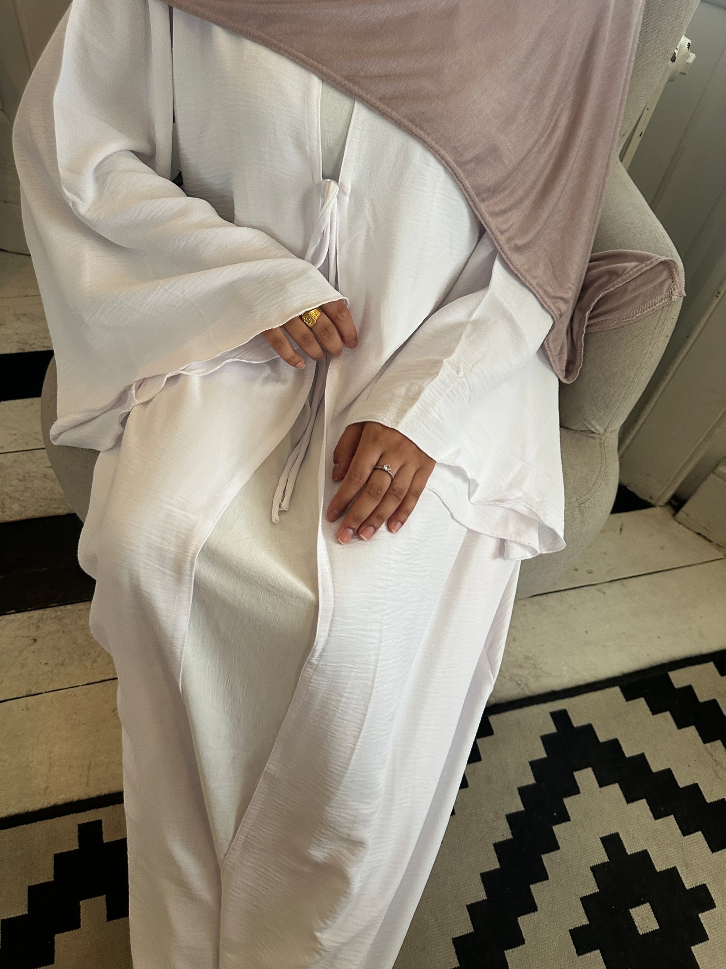 Cloud White Cottage Bow Abaya