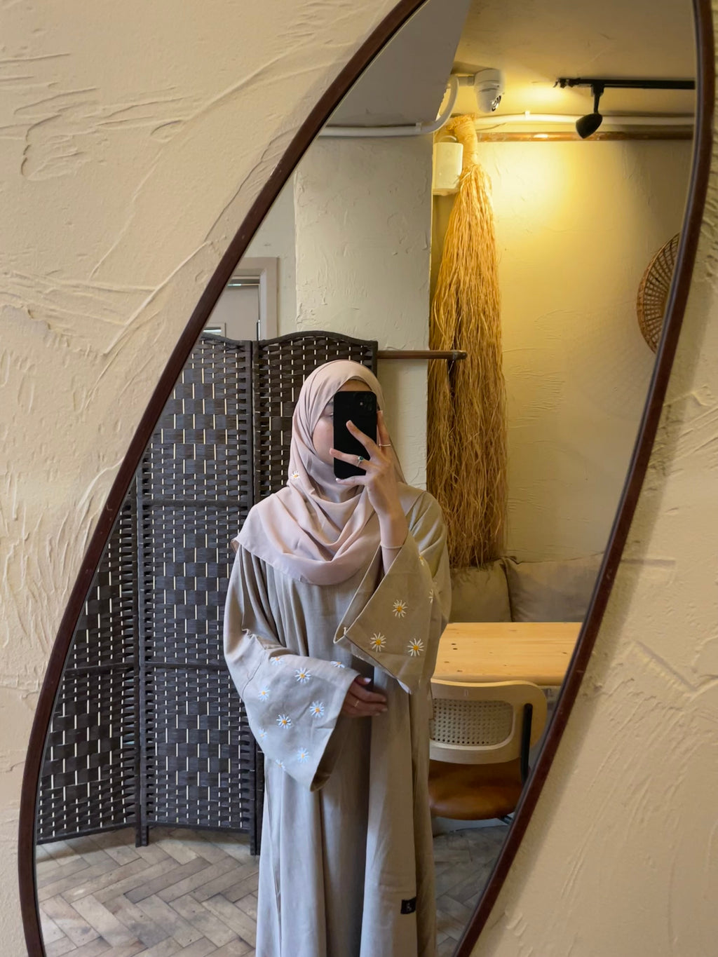 Oat Daisy Linen Abaya