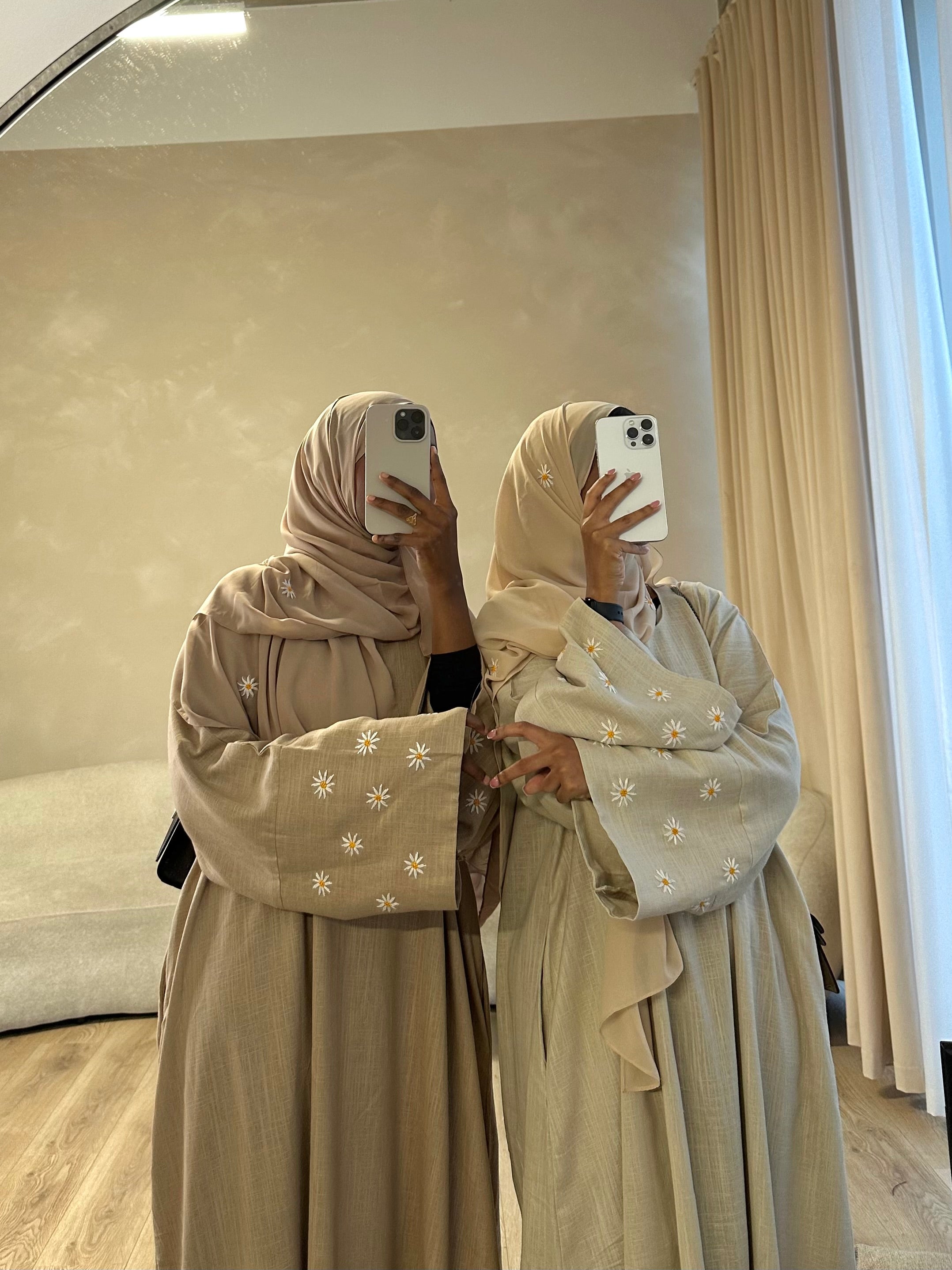 Oat Daisy Linen Abaya