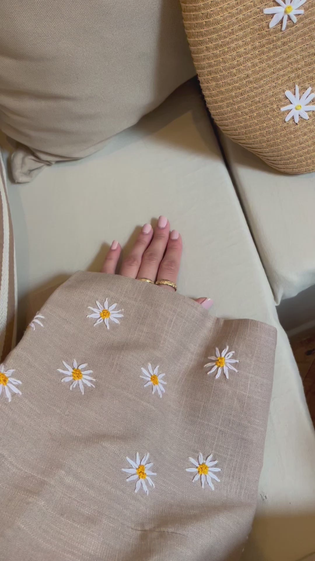 Oat Daisy Linen Abaya