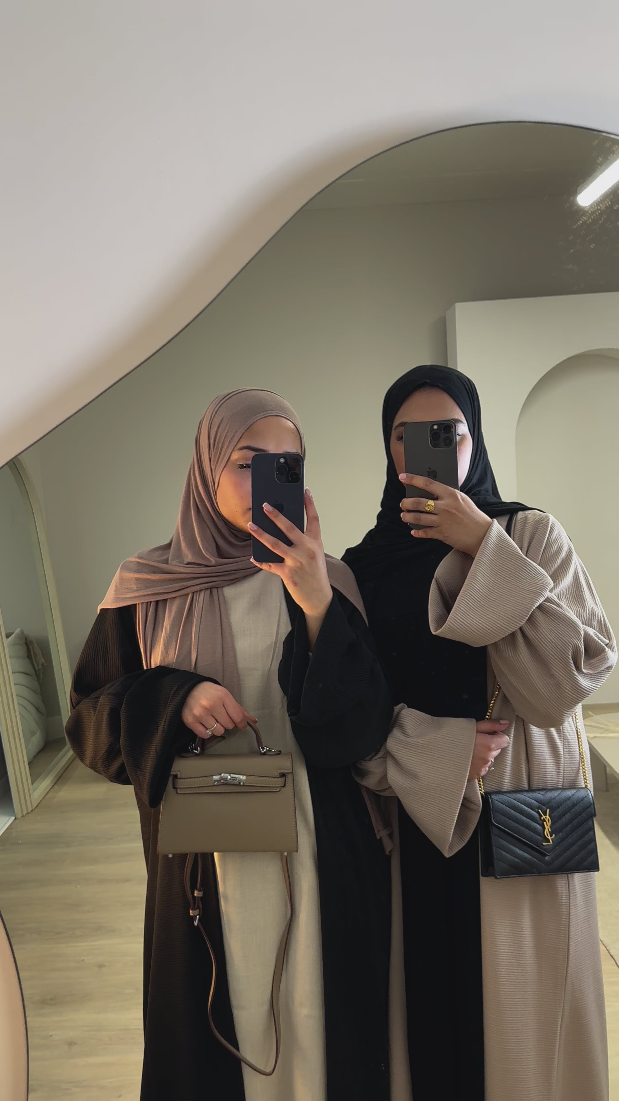 Sumayyah open Abaya (ribbed ,poet sleeves)